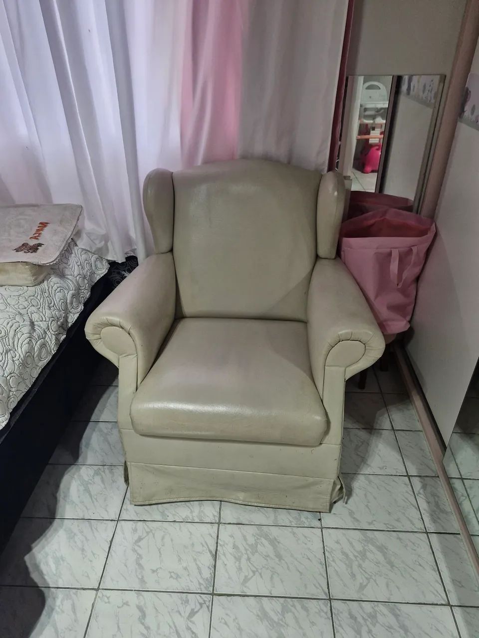 Used nursing chair65566257031427123