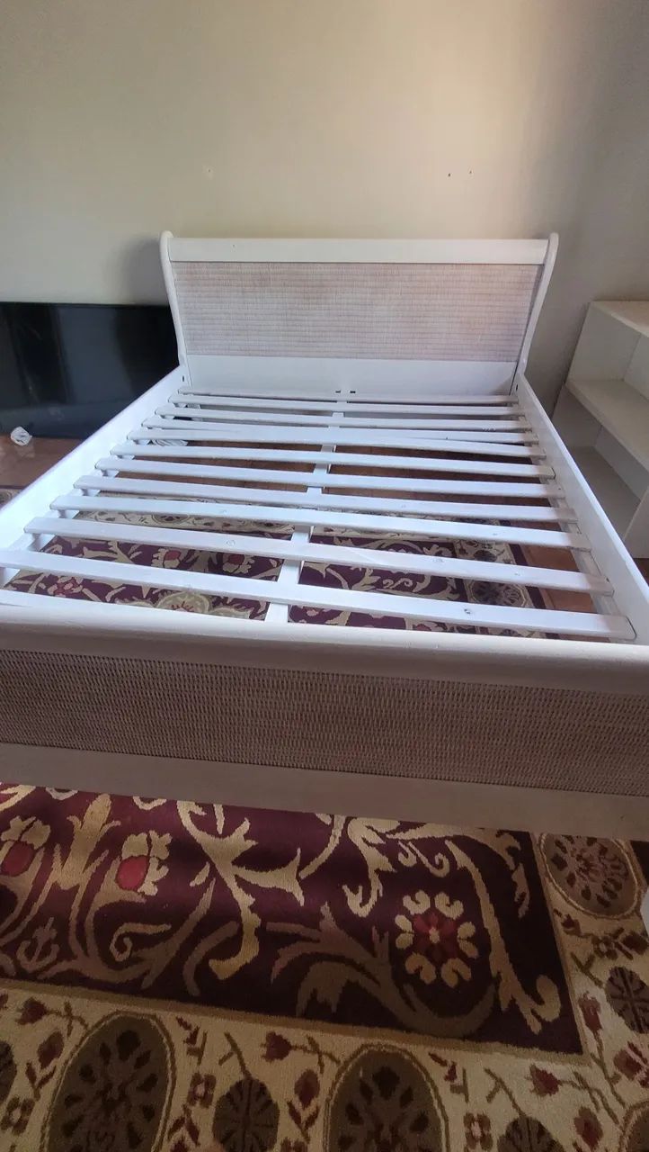 Linda cama Queen com colchão 