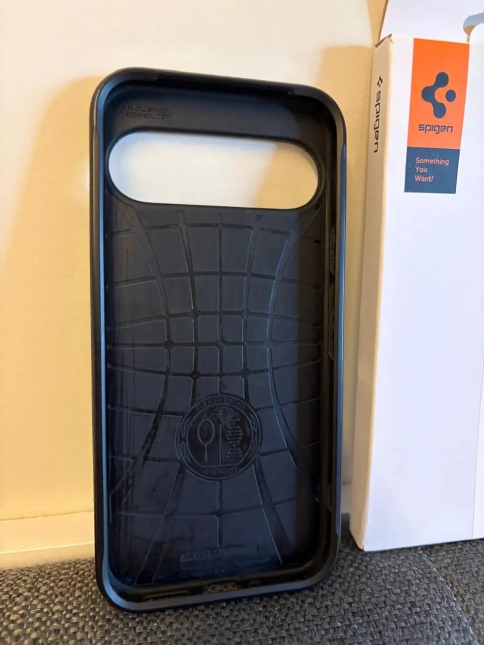 Capa Spigen Rugged Armor - Pixel 9 Pro XL - Foto 3