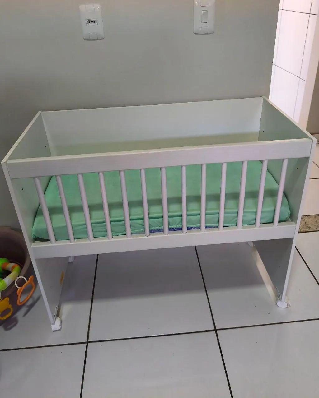 Mini berço versatil com colchão em MDF 