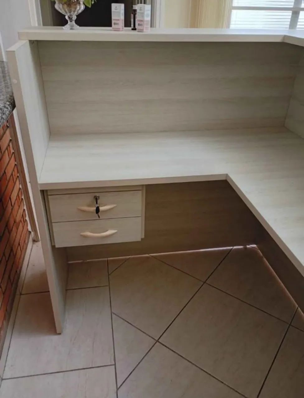 Lindo Balcão para Recepção sem marcas de uso em MDF de alta qualidade  - Foto 3