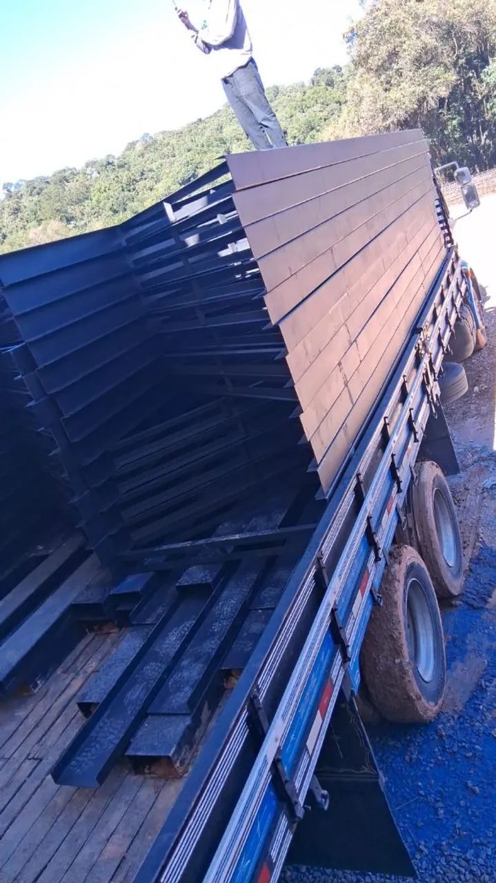 Fabricação tesouras trelicas pe direitos barracao - Foto 3