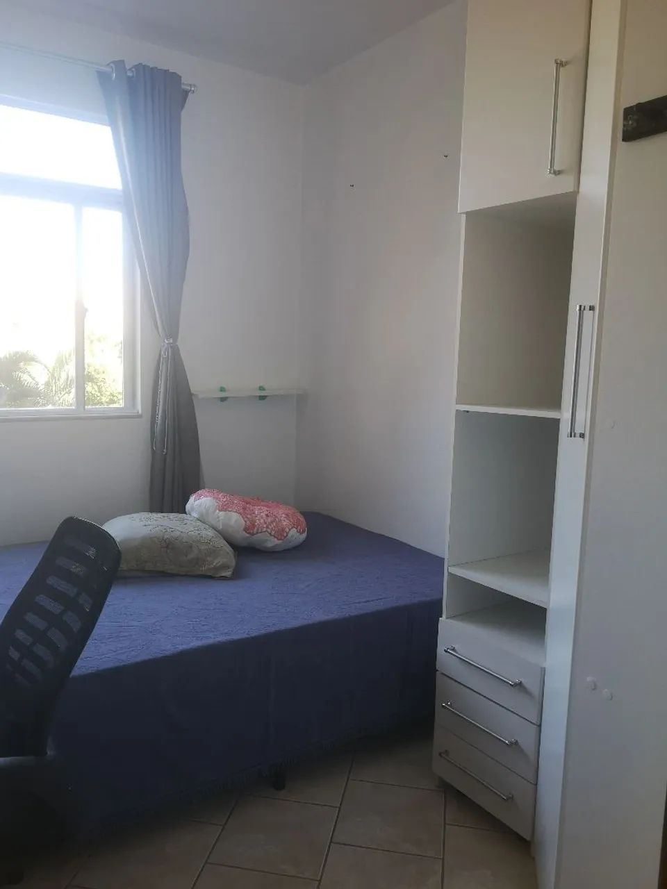 Alugo quarto próximo do centro com garagem. - Foto 2