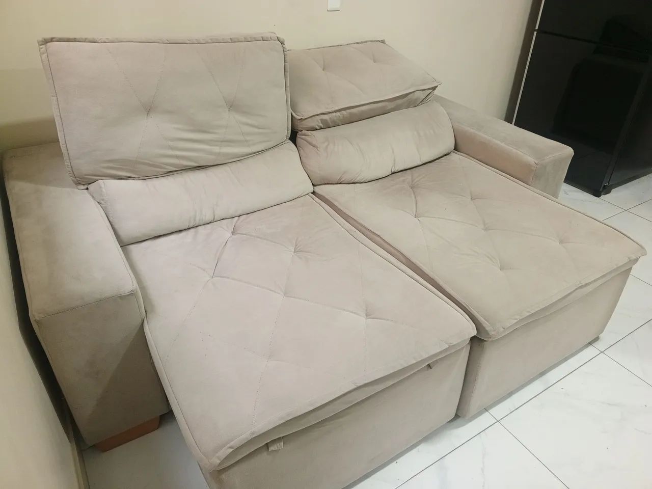 Sofá retrátil e reclinável bege - Foto 4