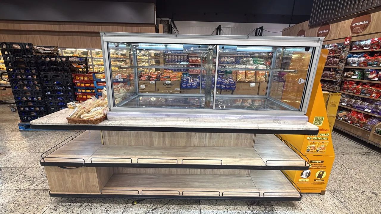 ? MESA EXPOSITORA REFRIGERADA CENTRAL - USADA - Foto 2