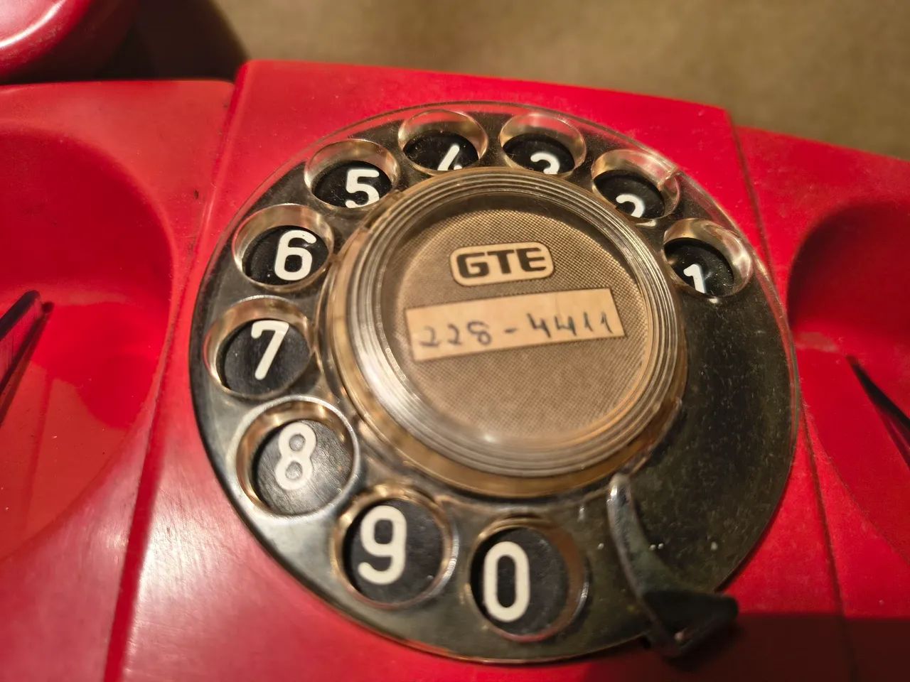 Telefone vermelho! Aparentemente de 1981 - Foto 3