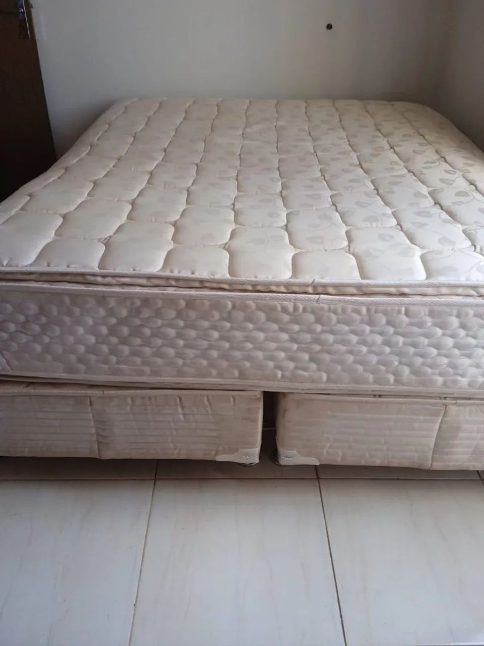 Vendo colchão ótimo ainda  colchão e a base 600.00