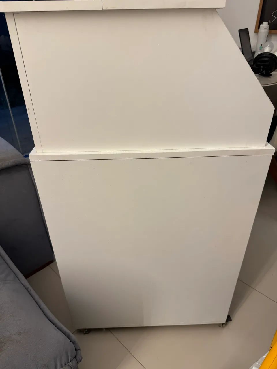 Balcão de atendimento com rodinhas 
