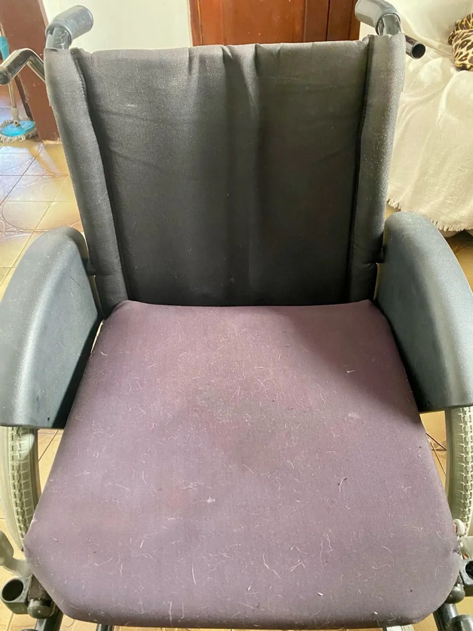 Vendo cadeira de rodas!  - Foto 5