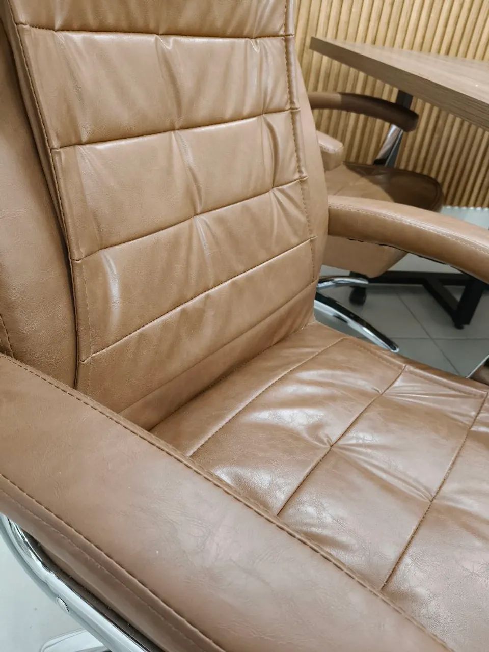 Mesa e Cadeiras P/ Escritório - Foto 4