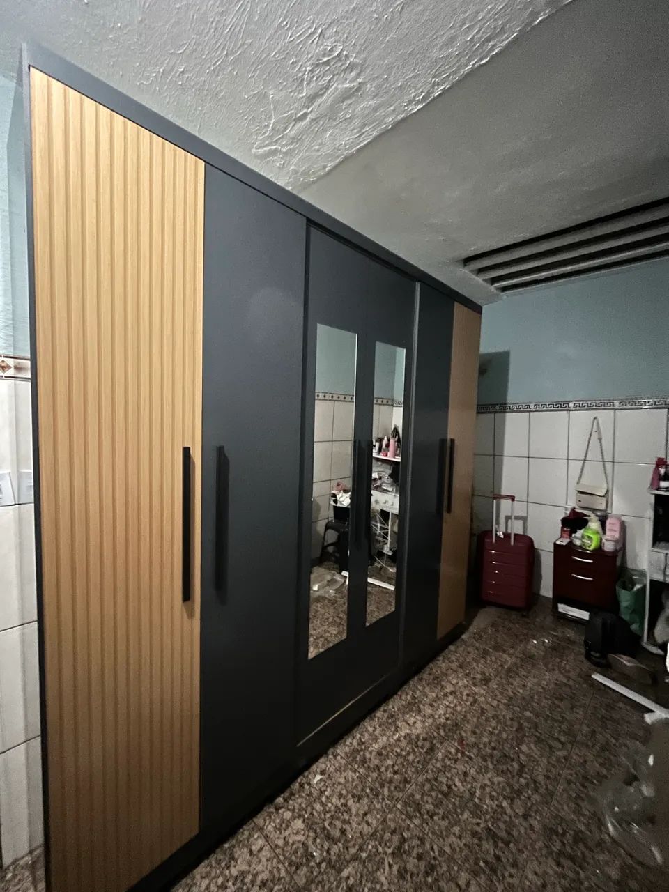 Guarda roupa 6 portas