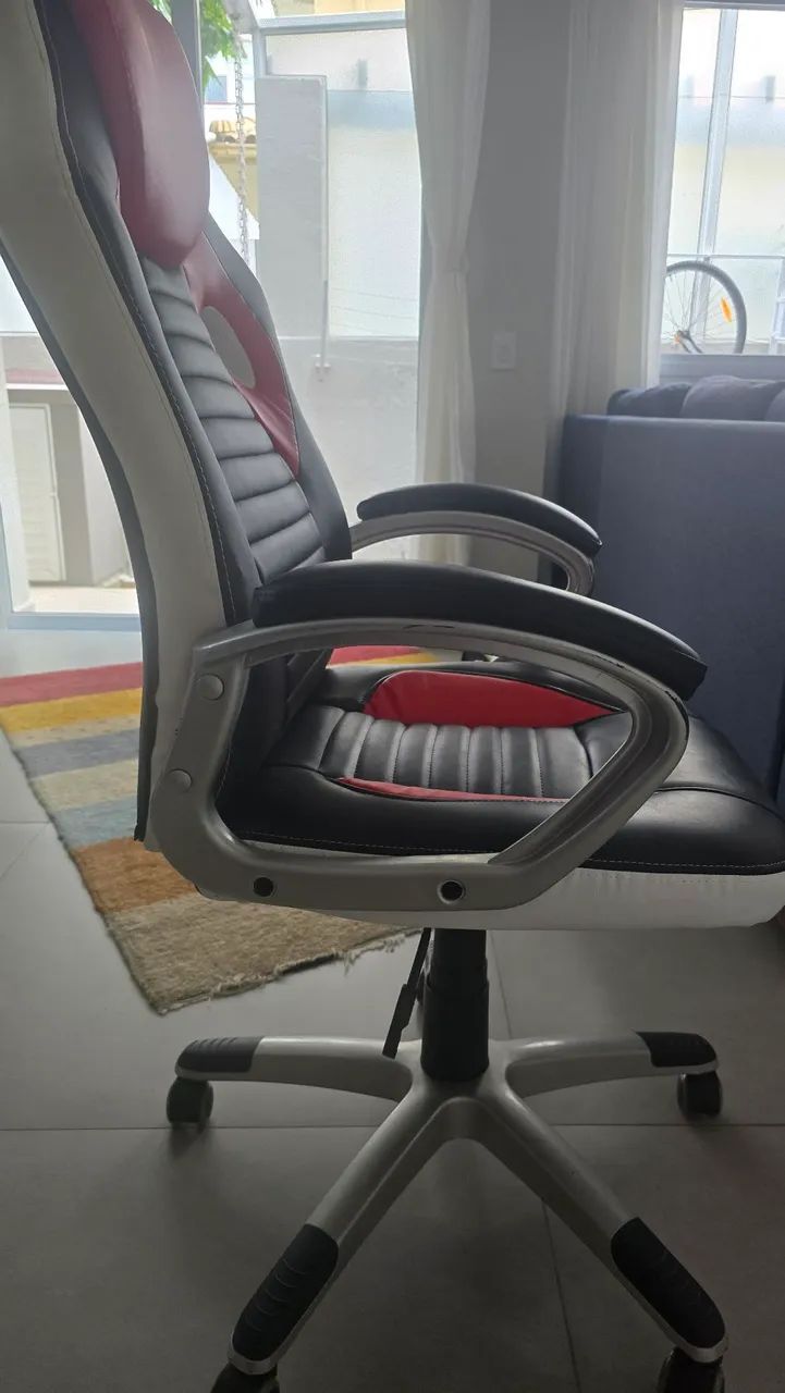 Cadeira Gamer - com novo almofada - quase novo - Foto 2