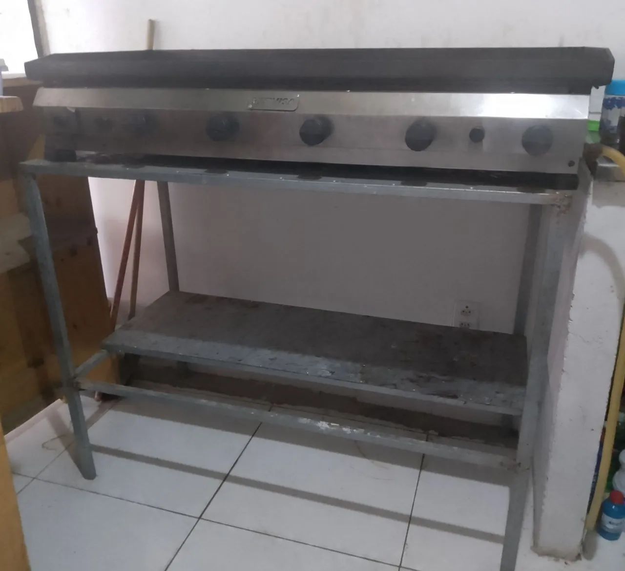 Chapa para lanches, 5 bocas. Acompanha mesa de aço. - Foto 2
