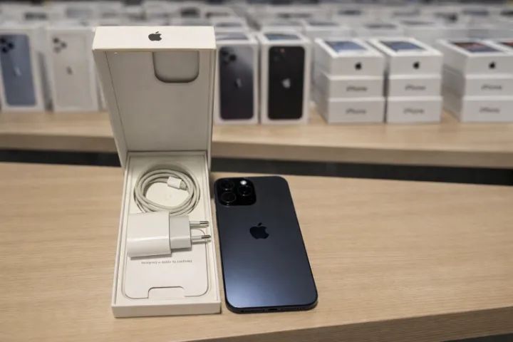 Iphone 15 Pro Max 256GB - Blue Titanium - Saúde da Bateria 86