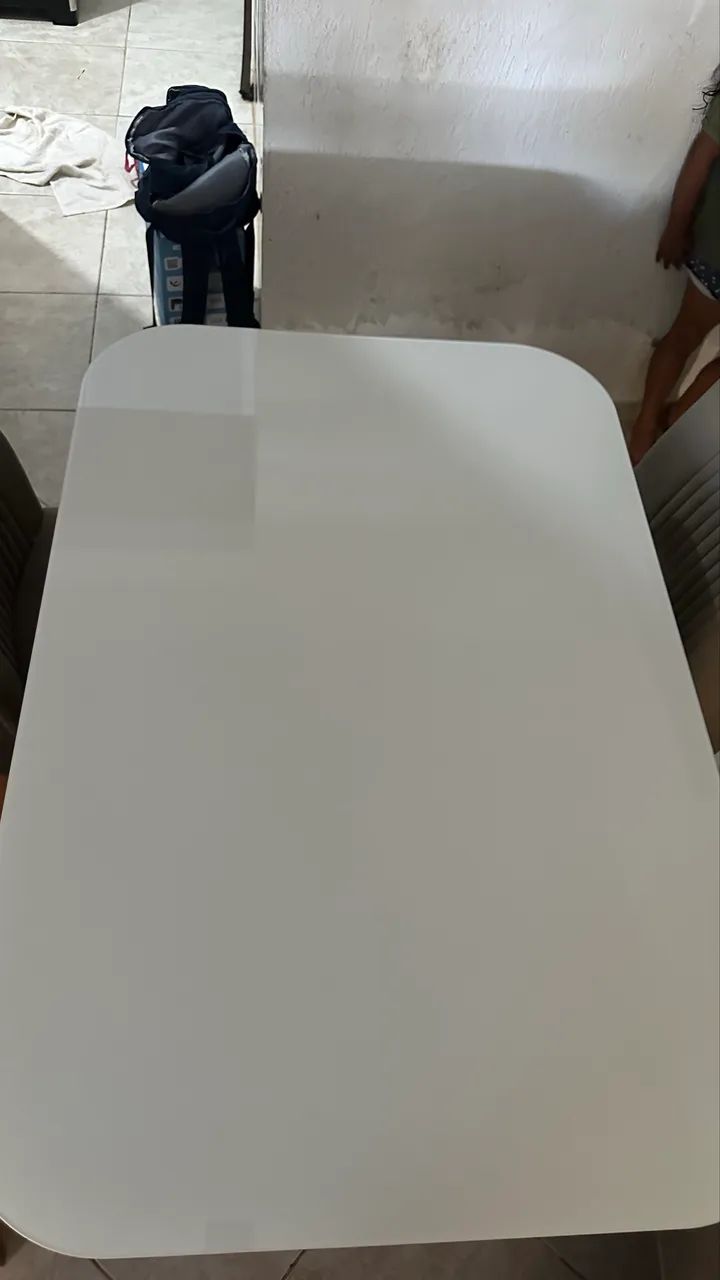 Mesa de jantar retangular branca com pés de madeira - Foto 5