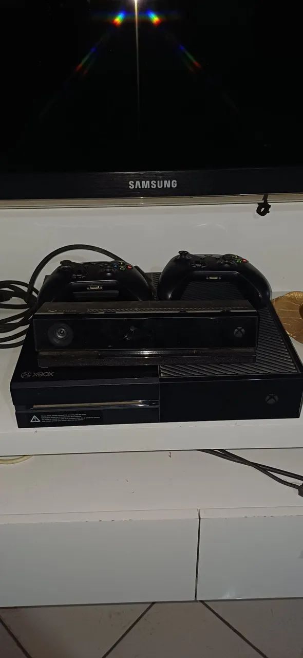Vendo Xbox one com kinect e 3 CDs de jogos  - Foto 2