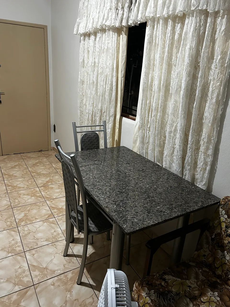 Mesa 4 cadeiras 