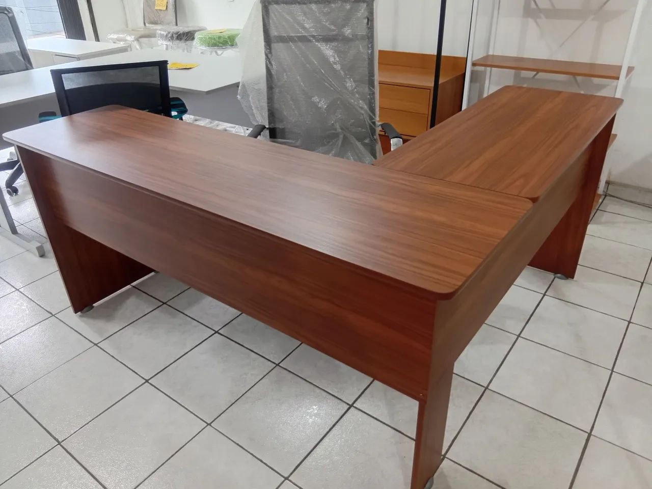 Mesa em L e cadeira para escritório  - Foto 2