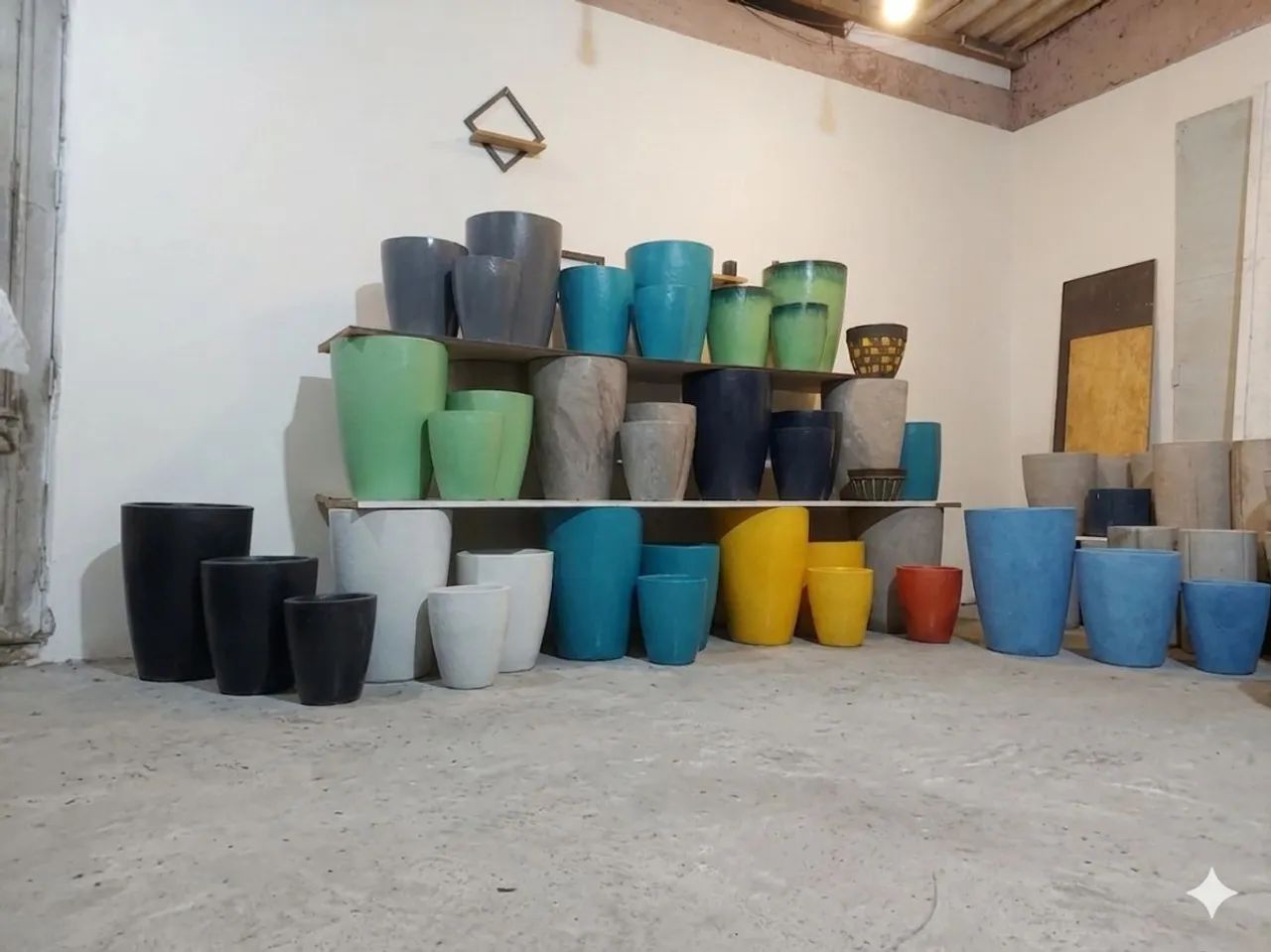 VASOS PARA PLANTAS VARIOS TAMANHOS E  CORES FAÇO ENTREGA A COMBINAR  - Foto 5