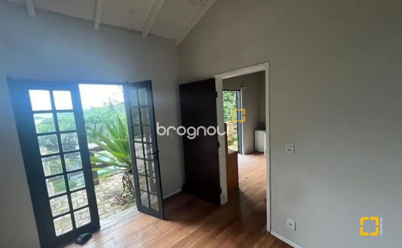BROGNOLI VENDE- Casa com vista mar em Sambaqui - Foto 4