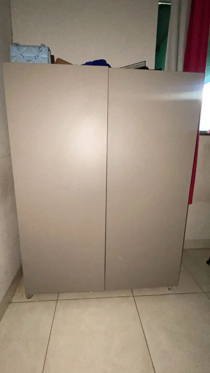 Vende se Guarda roupa duas portas, 3 prateleiras