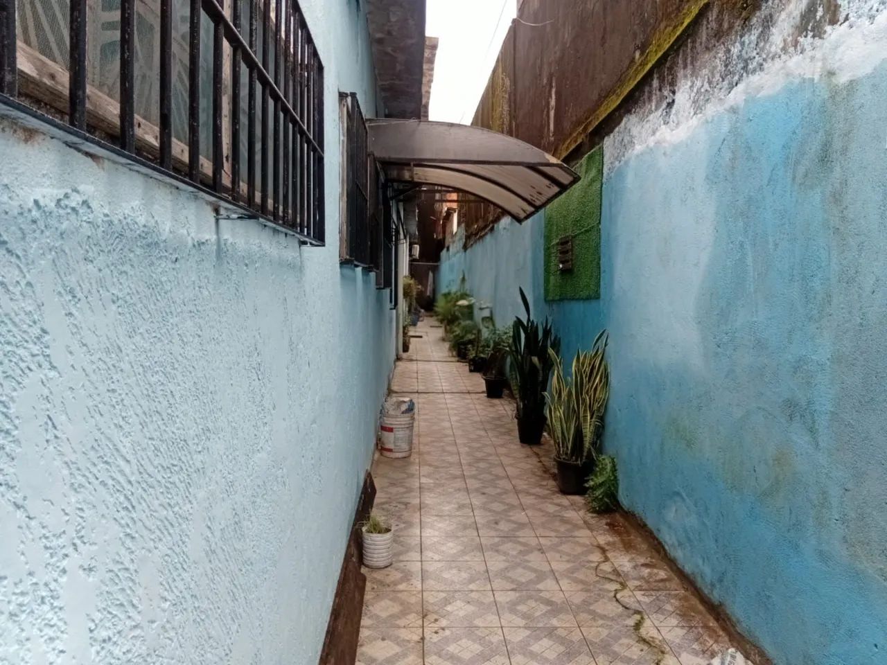 Vendo casa , com loja comercial.