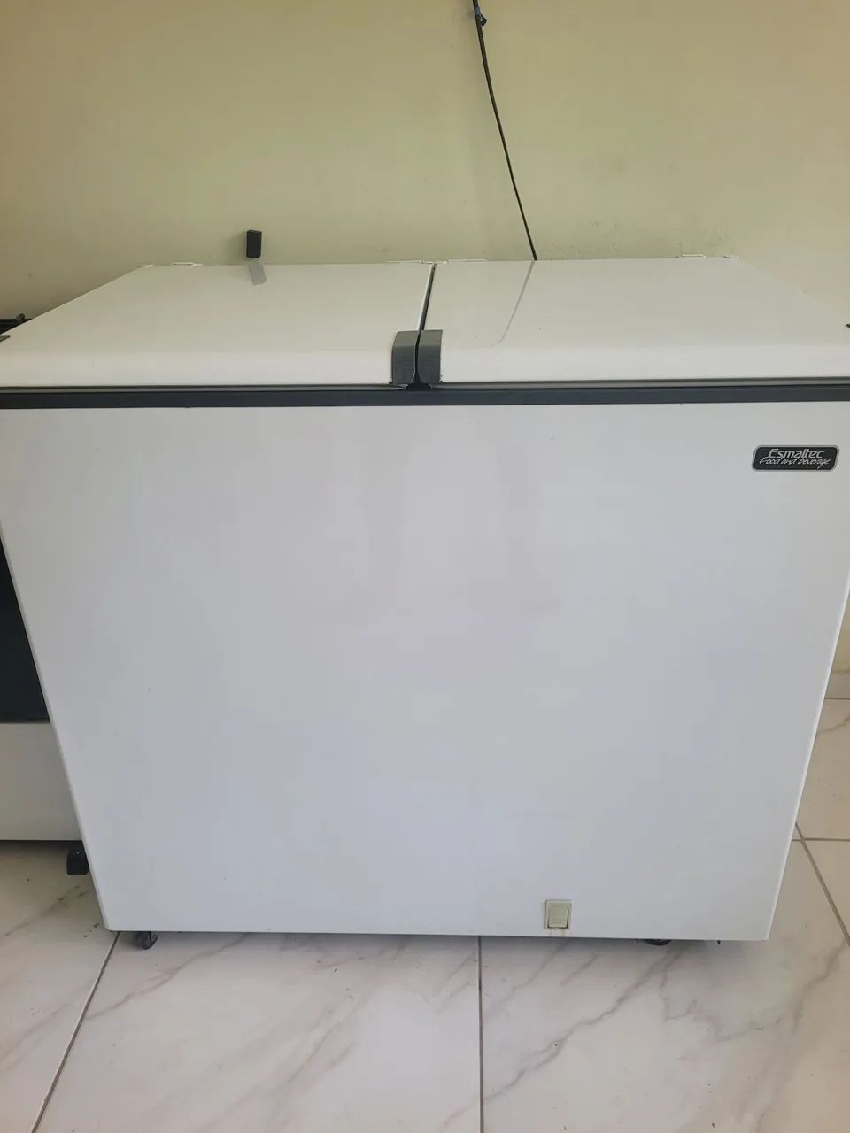 Frezer esmaltec 305l 127v