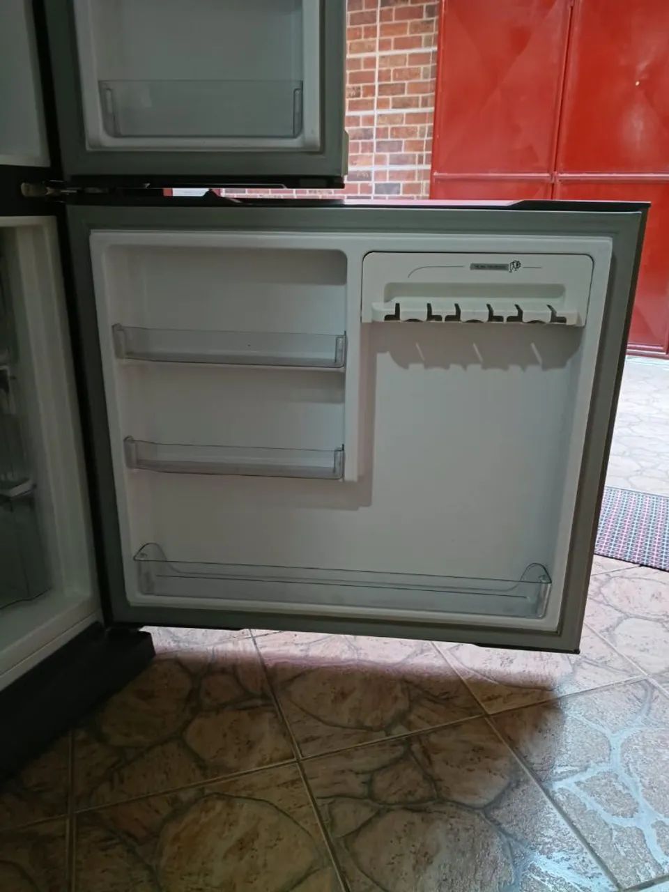 Geladeira Brastemp o (side by side 550L) OBS: com defeito no compressor e com vazamento gs