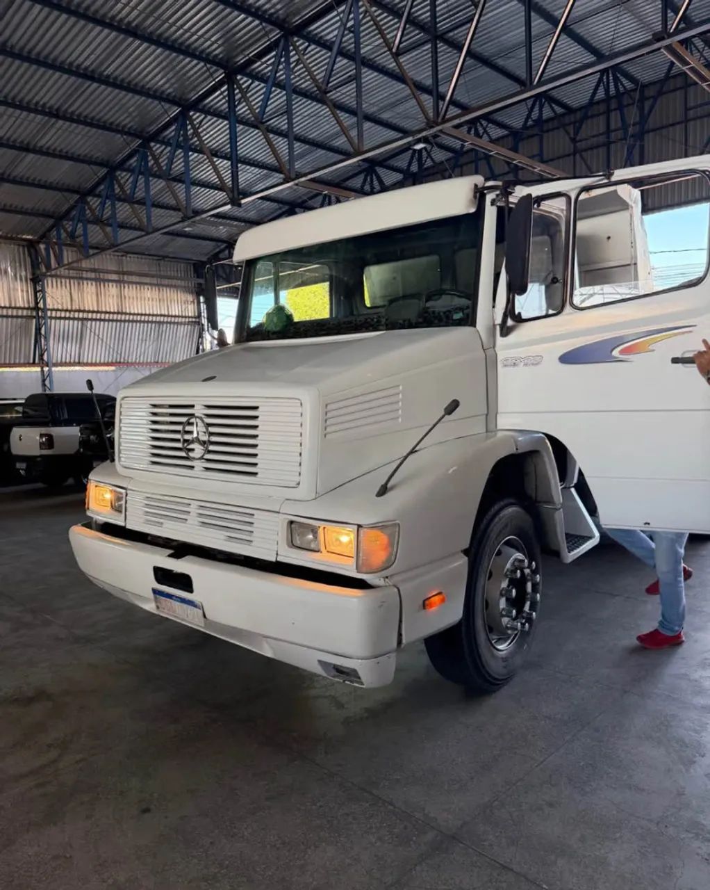 Caminhão caçamba Mercedes 1618 - Foto 2