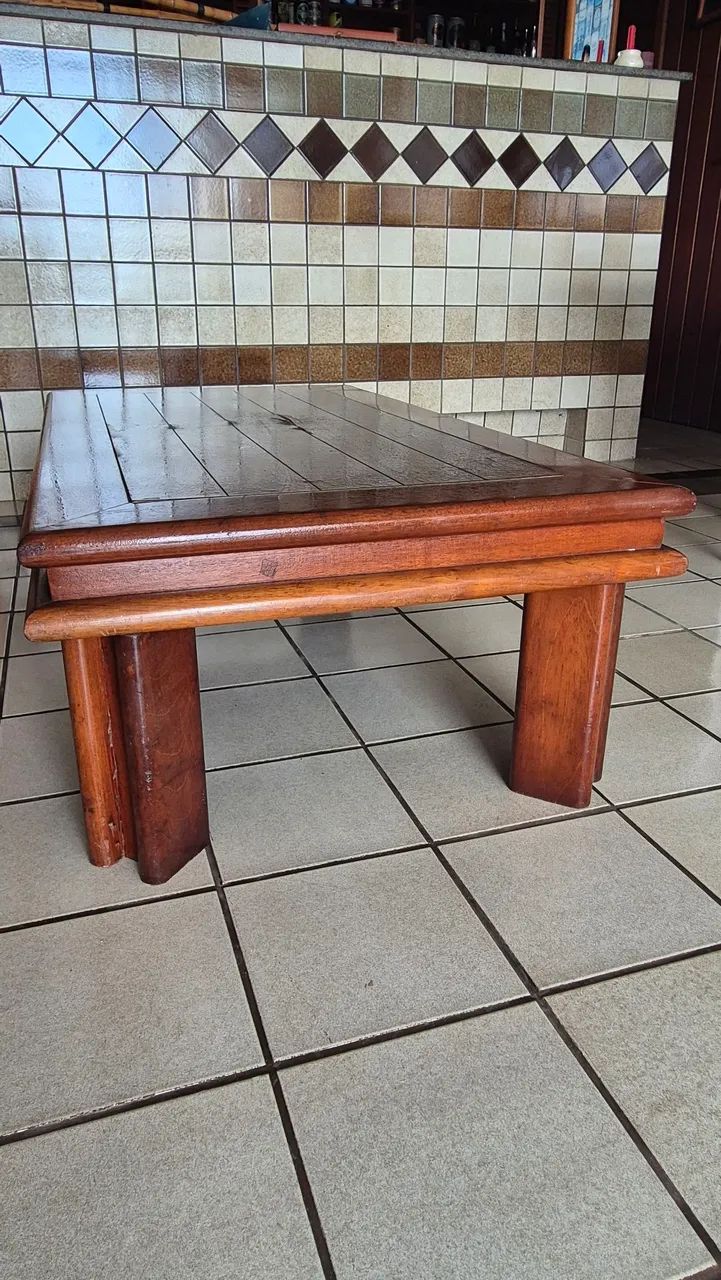 Mesa de Centro Baixa em Madeira - Base Maciça