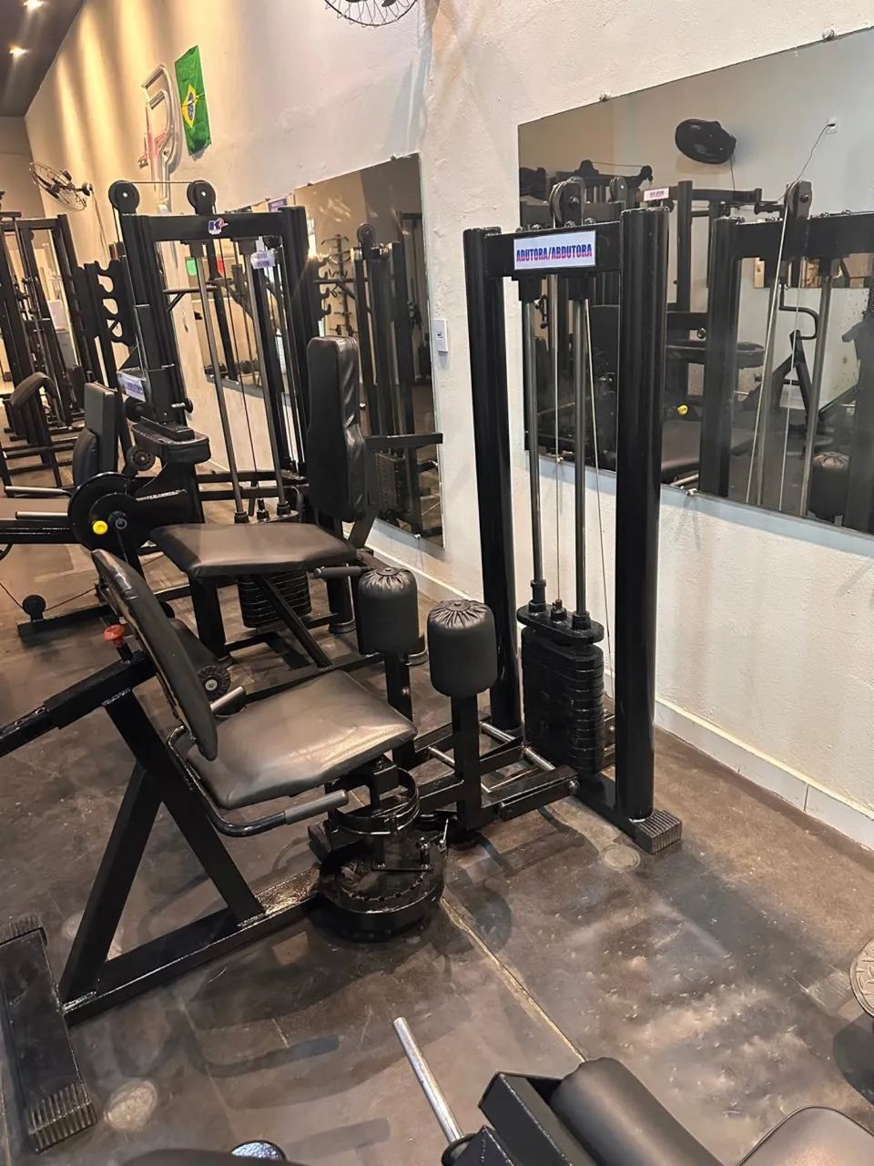Vendo Máquina Adutora/Abdutora com 65kg