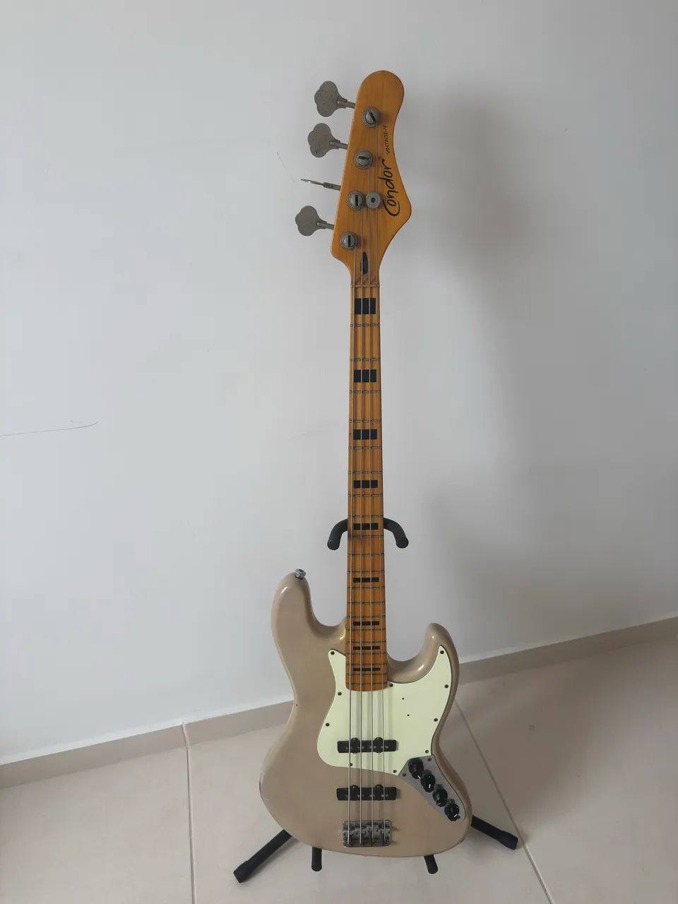 Contrabaixo Condor CJB4A-V