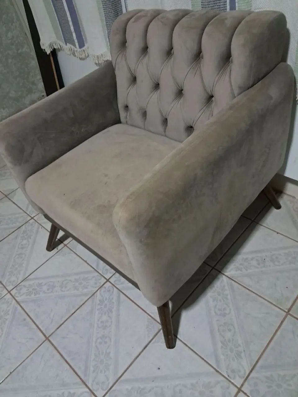 Linda poltrona só 350.00  tratar * - Foto 2