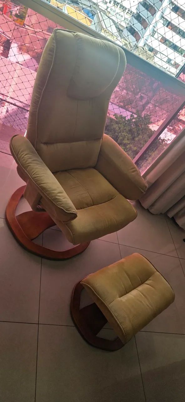 Maravilhosa Poltrona Reclinável e Giratória - Foto 3