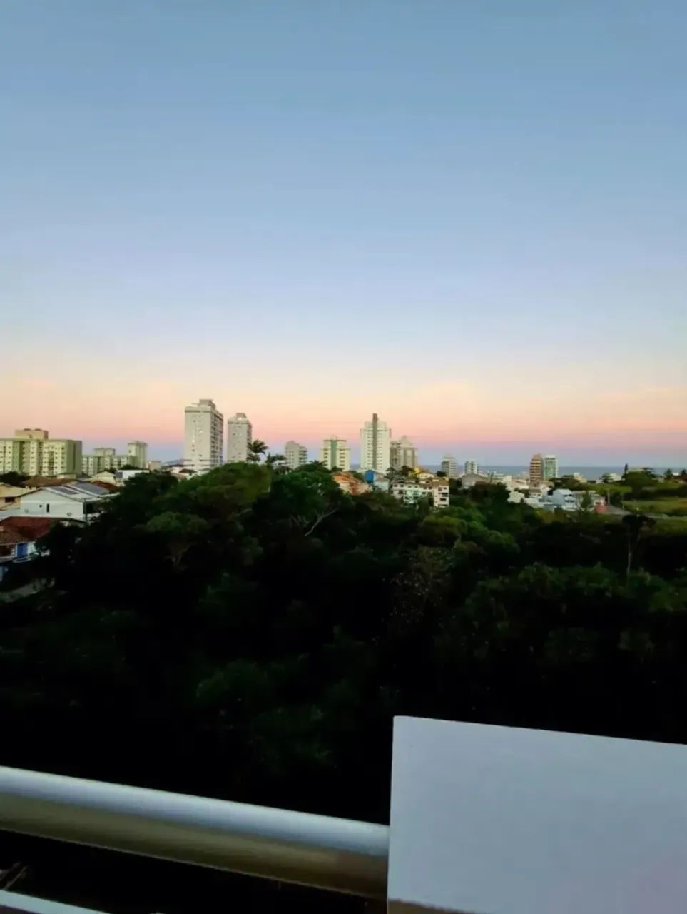 Apartamento com 3 quartos sendo uma Suite, vista Mar e sol nascente. - Foto 2