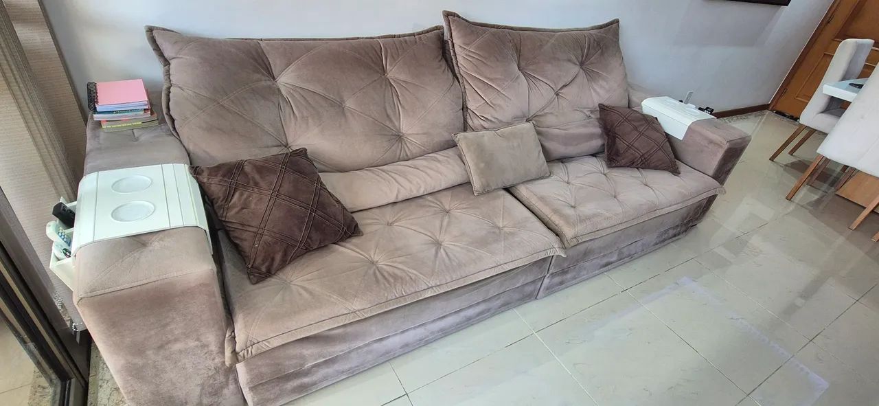 RECLINING SOFA IN EXCELLENT CONDITION467354016610396161