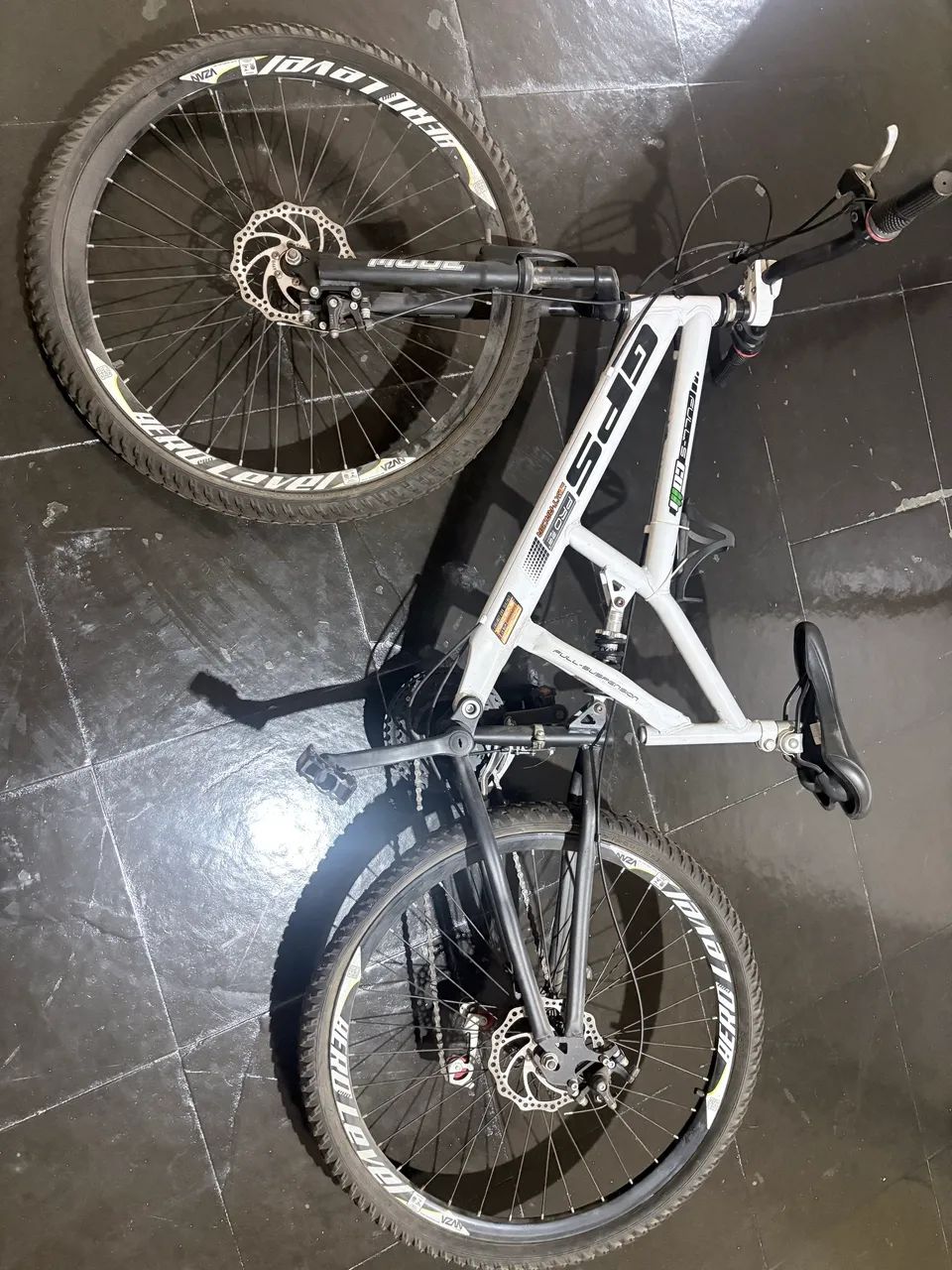 Bicicleta GPS - Aro 26 - Dupla Suspensão - Branca - Foto 3