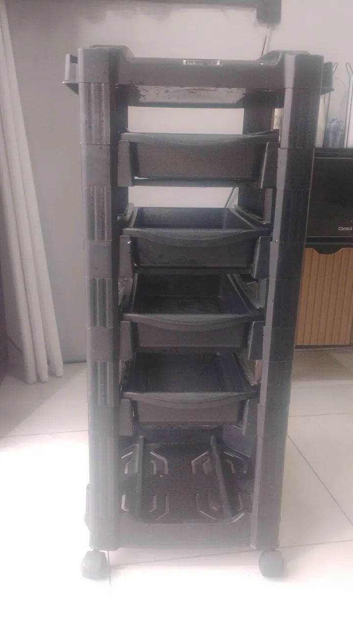 Carinho auxiliar de salão 