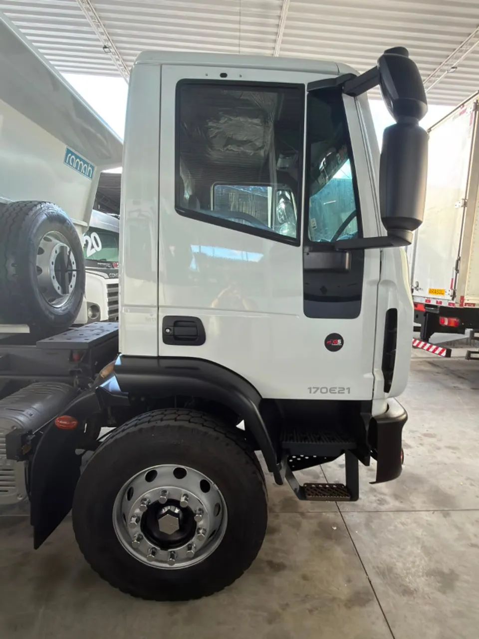 Iveco 170E21 Ano 2023 c/ Caçamba - Extra - Foto 4