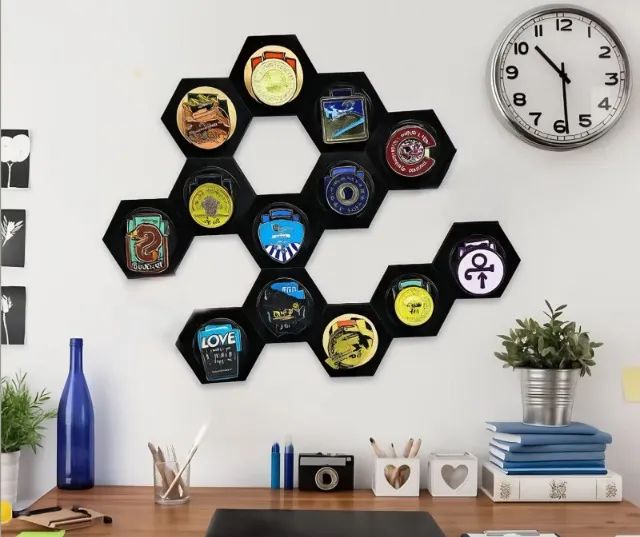 Porta Medalhas Hexagonal Preto c/15 peças