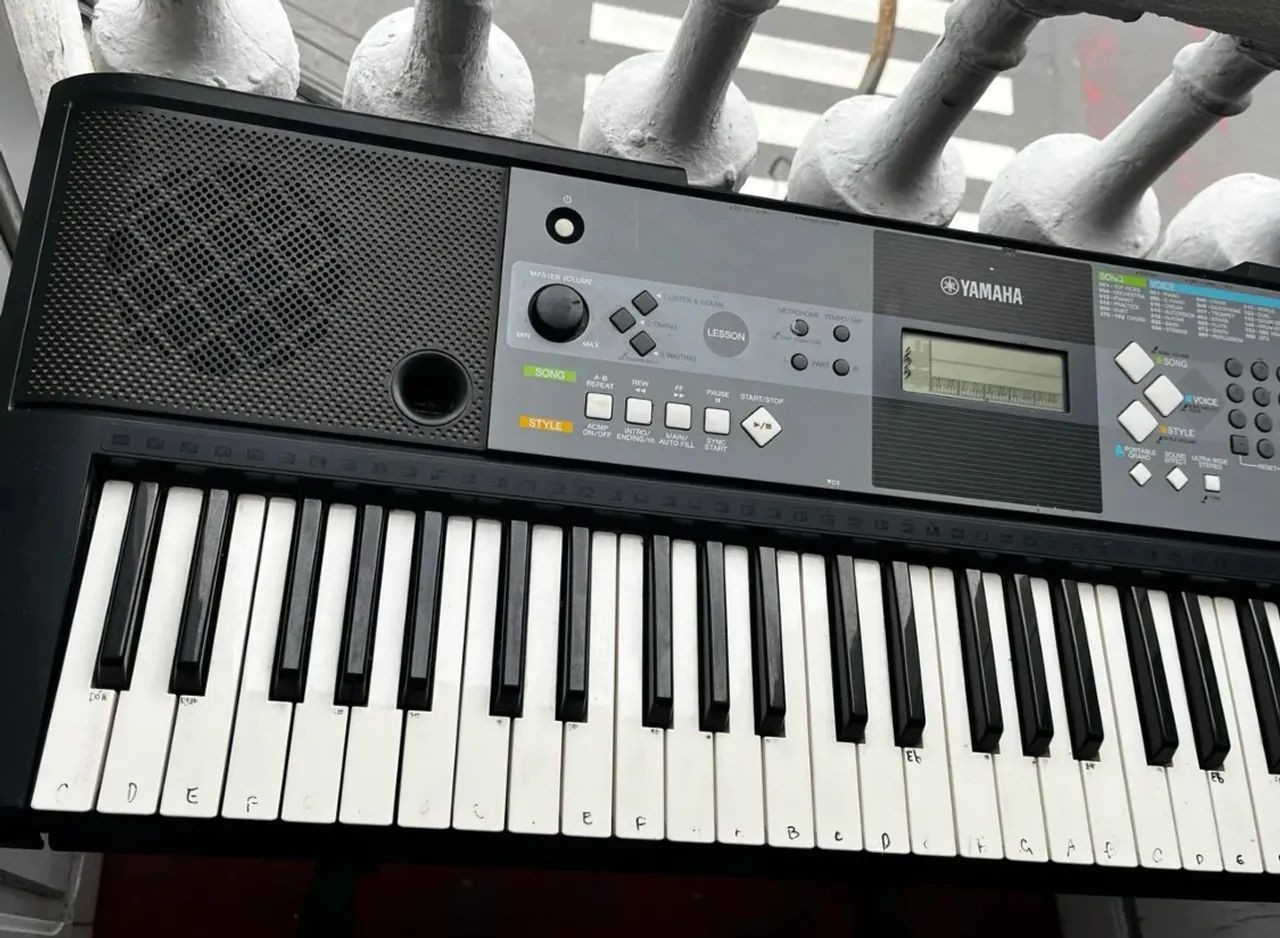 Teclado Yamaha PSR-E233 - Funcionando perfeitamente - Foto 4