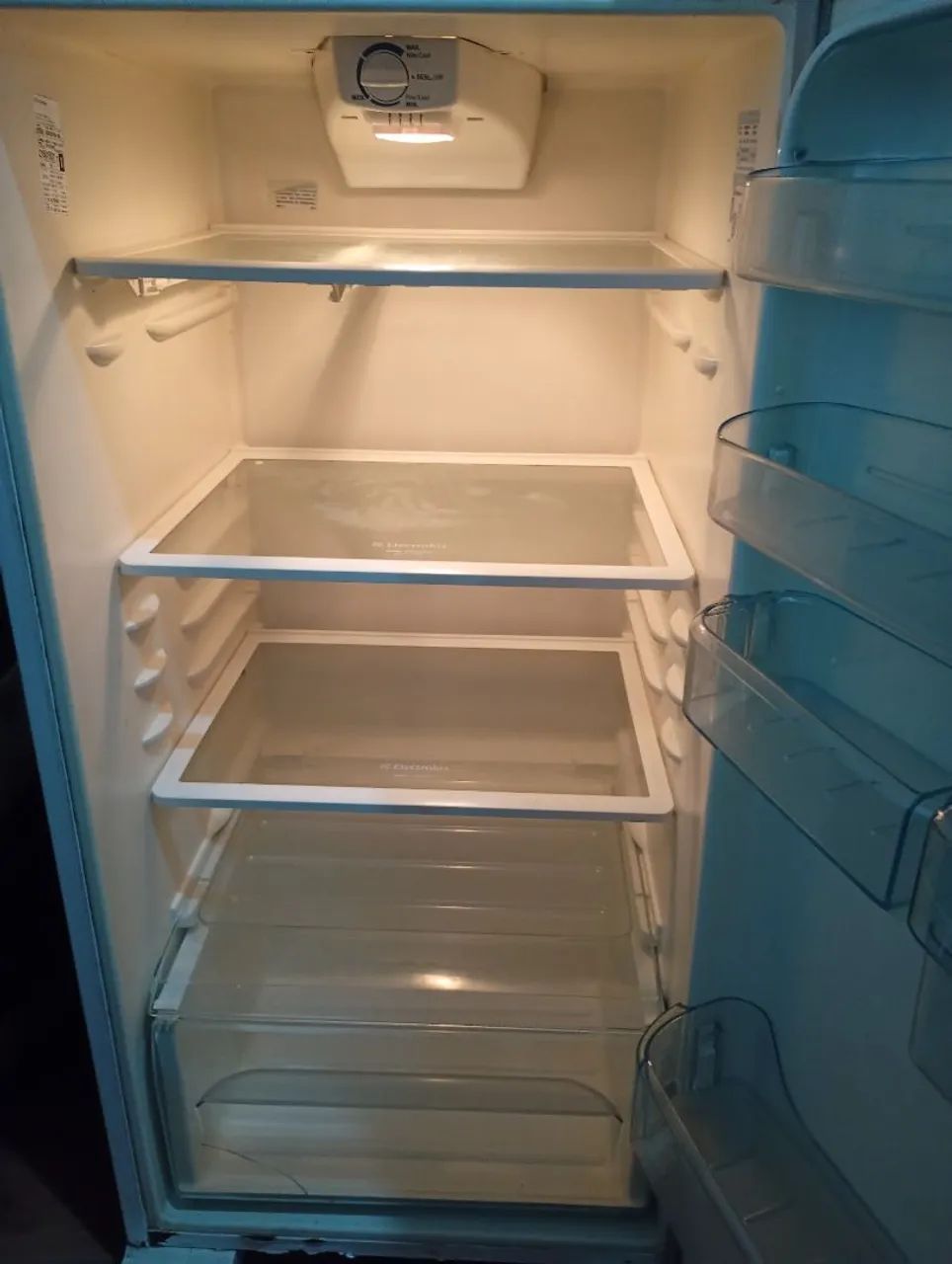 Geladeira electrolux para conserto ou retirada de peças  - Foto 3