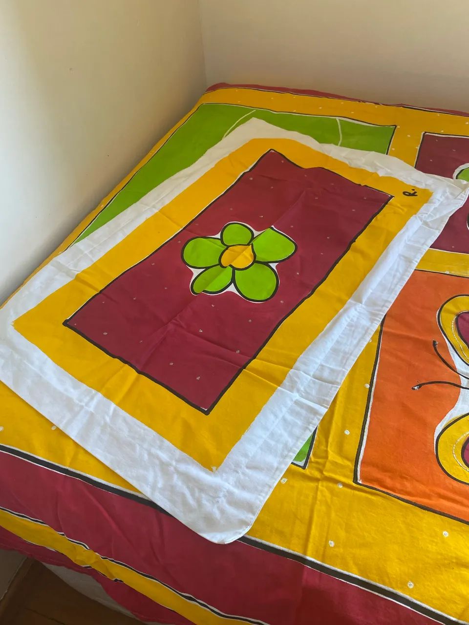 Colcha, tapete e quadros  - Foto 5