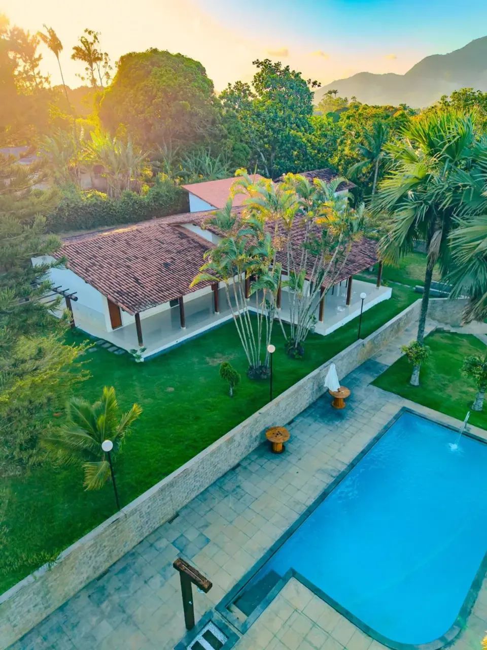 Sitio com 15.000 m² e 6 suítes - Guarapari - ES