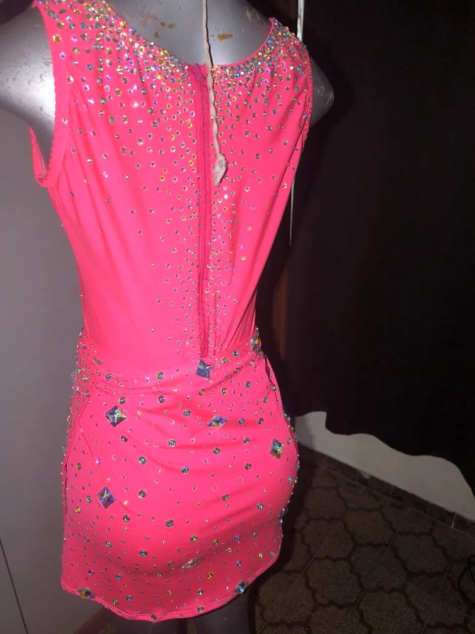 Conjunto de Body e Saia transpassada, Rosa com Pedrarias  - Foto 2
