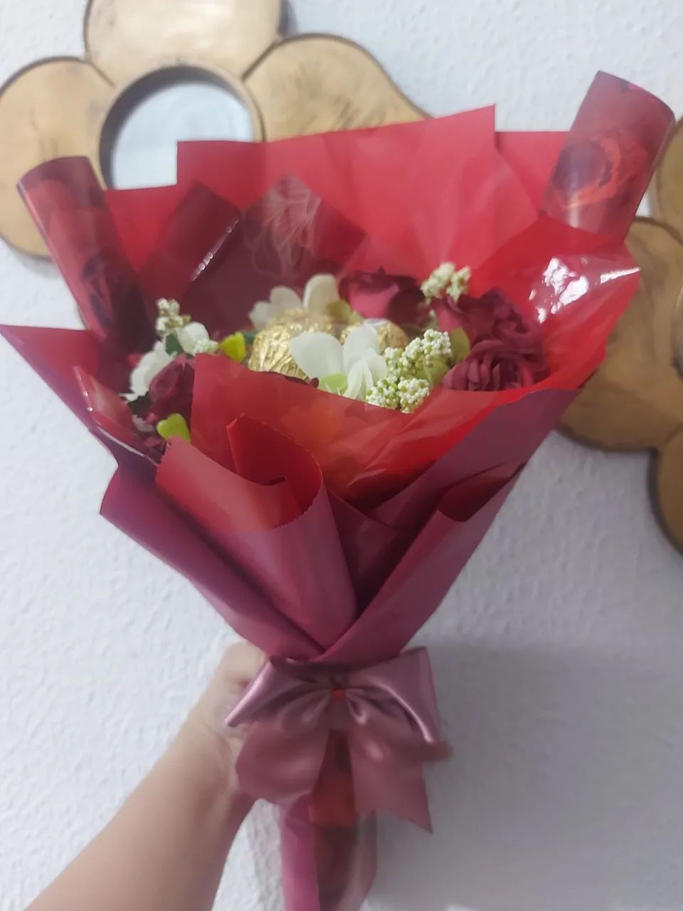 Buquê c rosas d Ferrero Rocher  - Foto 4