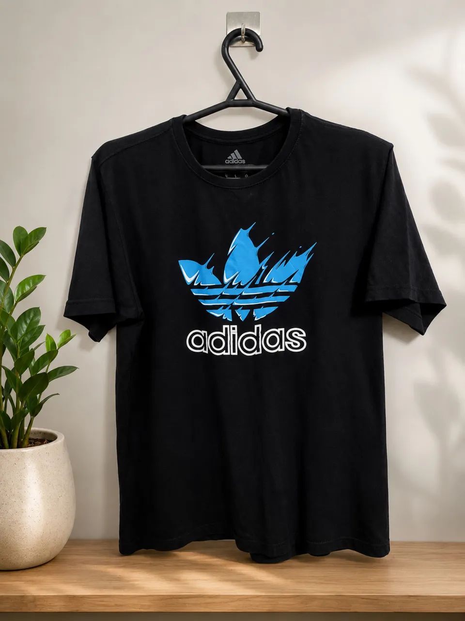 Camiseta adidas tamanho G 