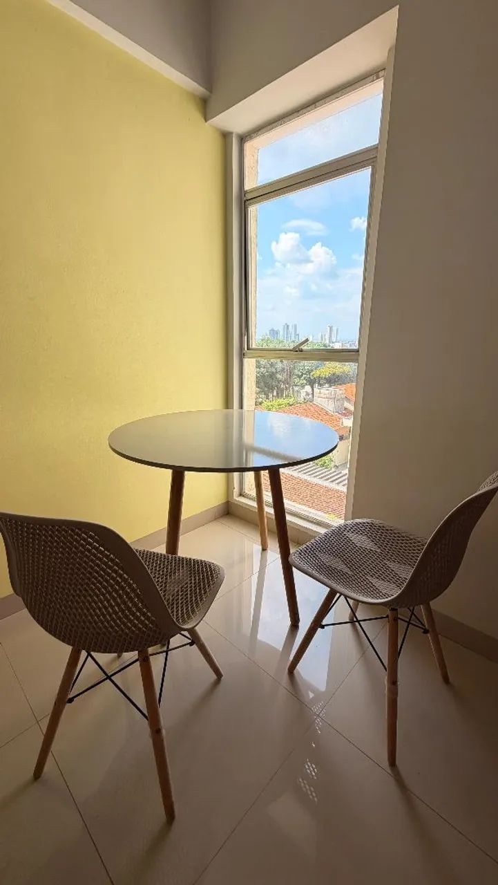 Conjunto mesa redonda +4 cadeiras