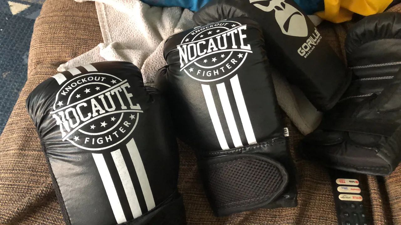 Vendo par de luvas de boxe