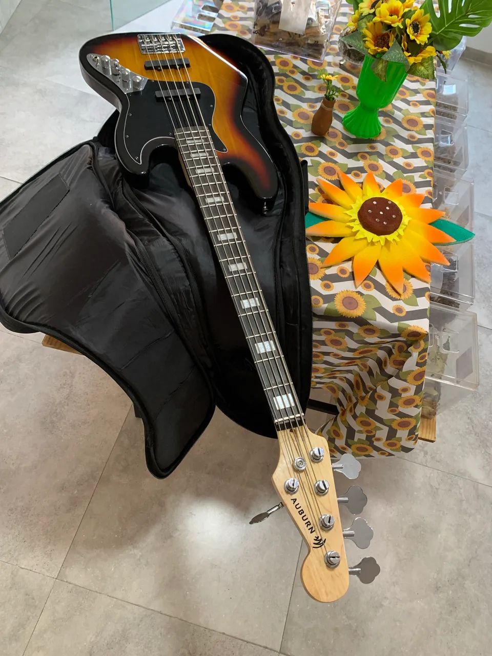 Jazz Bass 5 Cordas Ativo (Semi Novo) - Foto 6